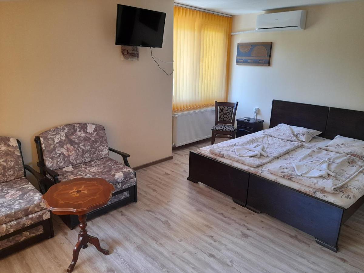 Guest House-Restaurant St. George / Къща За Гости-Ресторант Свети Георги Gabrovo Bagian luar foto