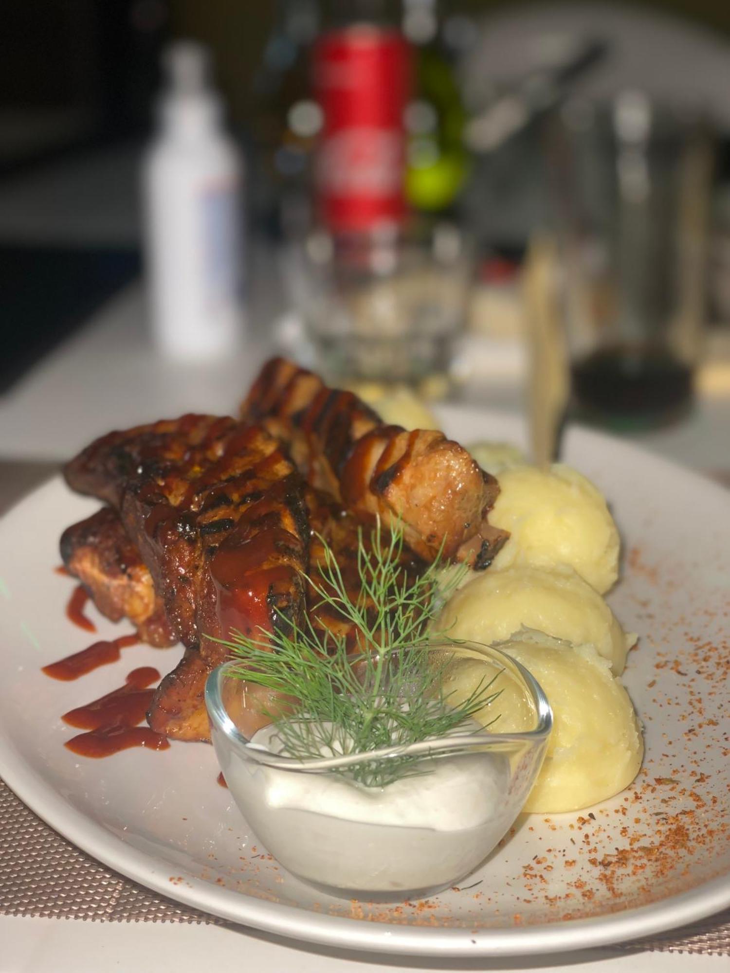 Guest House-Restaurant St. George / Къща За Гости-Ресторант Свети Георги Gabrovo Bagian luar foto
